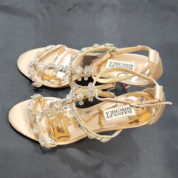 BRAND NEW BADGLEY MISCHKA JEWELED T-STRAP WOMEN"S SANDALS - Picture 12 of 16